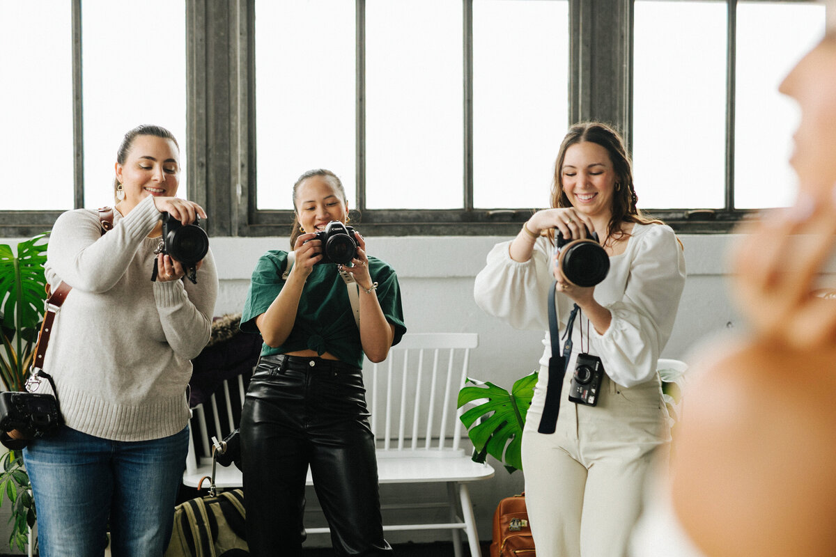 Photographers-in-GreenRoom-939