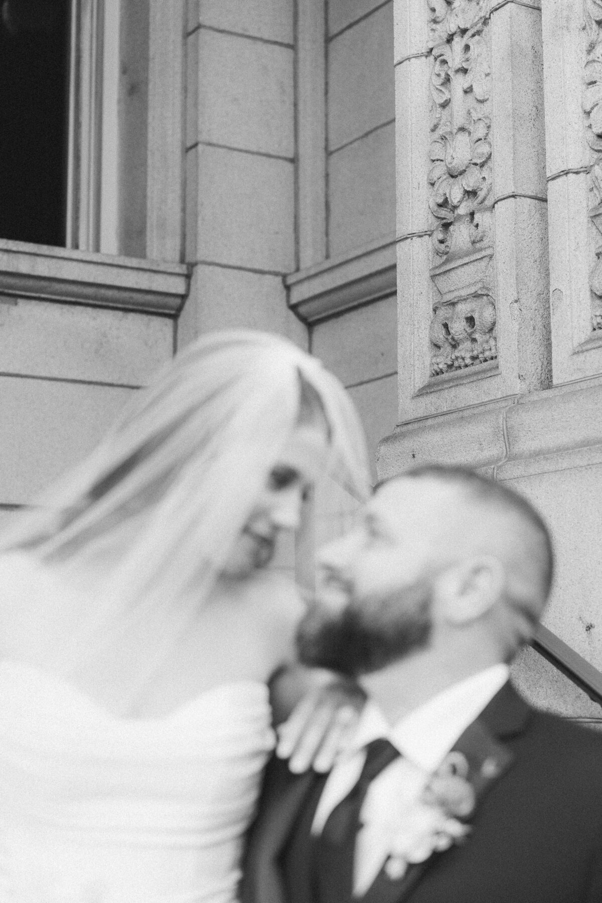 bride-groom-elopement-kiss