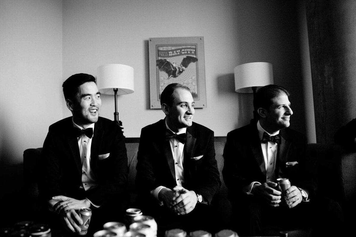 groom-getting-ready-with-groomsmen
