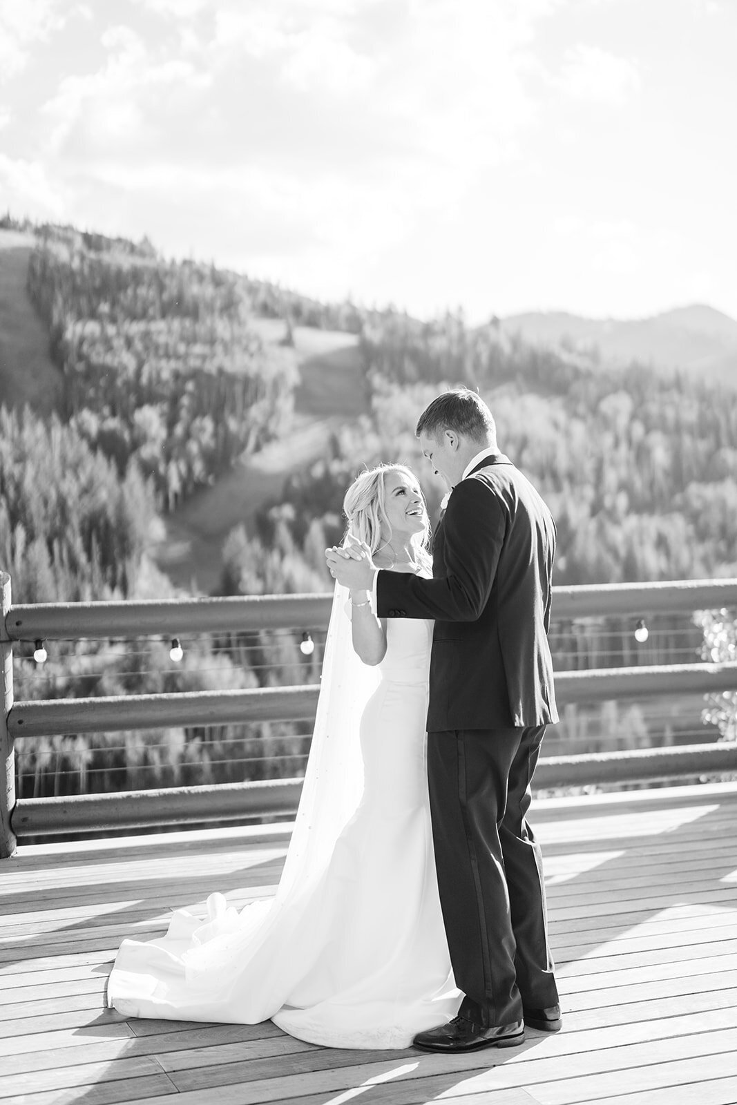 stein-eriksen-lodge-july-summer-park-city-mountain-wedding-pepper-nix-2212-1837bw