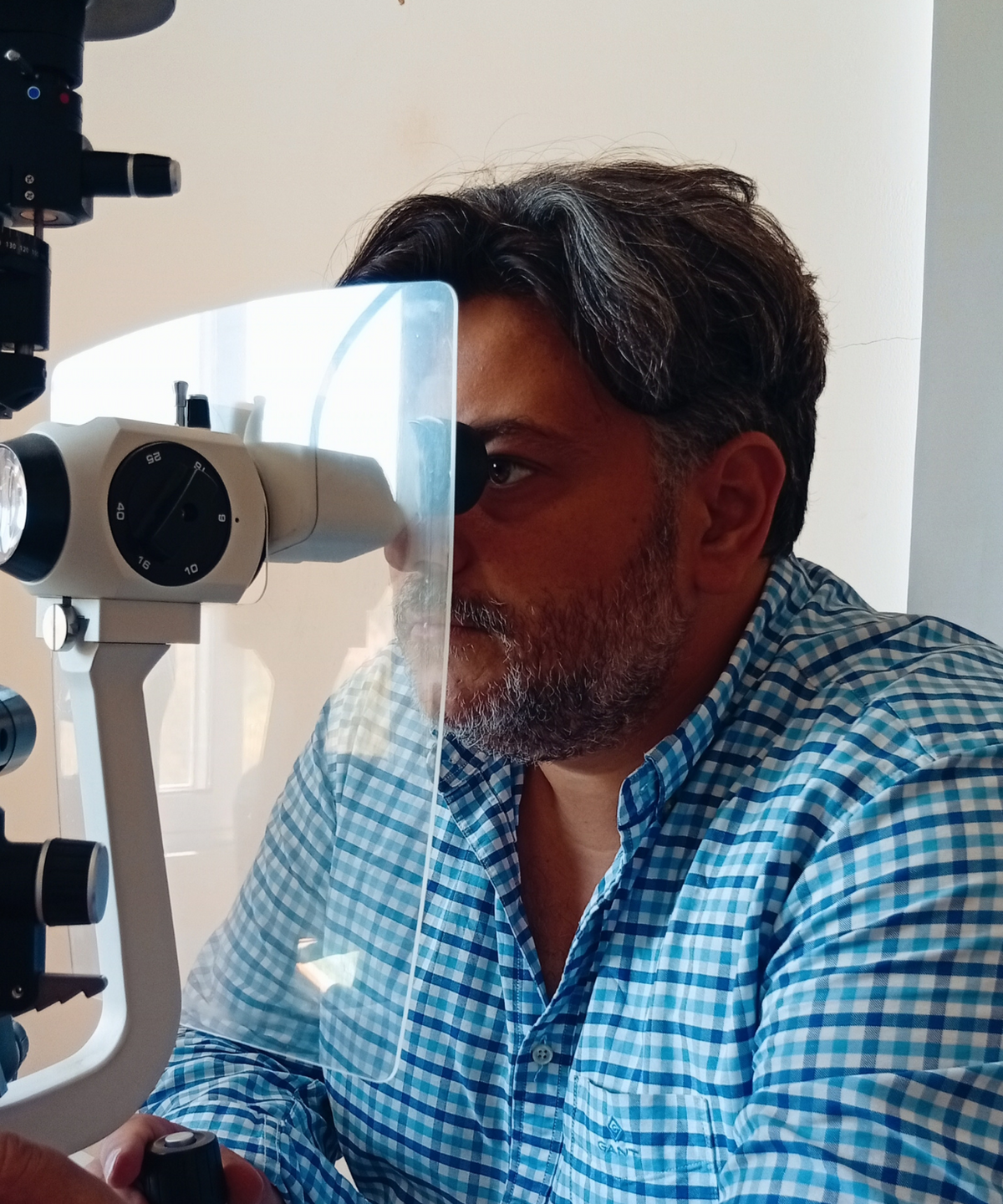 ophthalmologist salamina greece