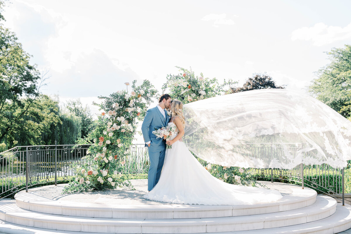 Caitlyn_and_Joe_Sneak_MTA-202