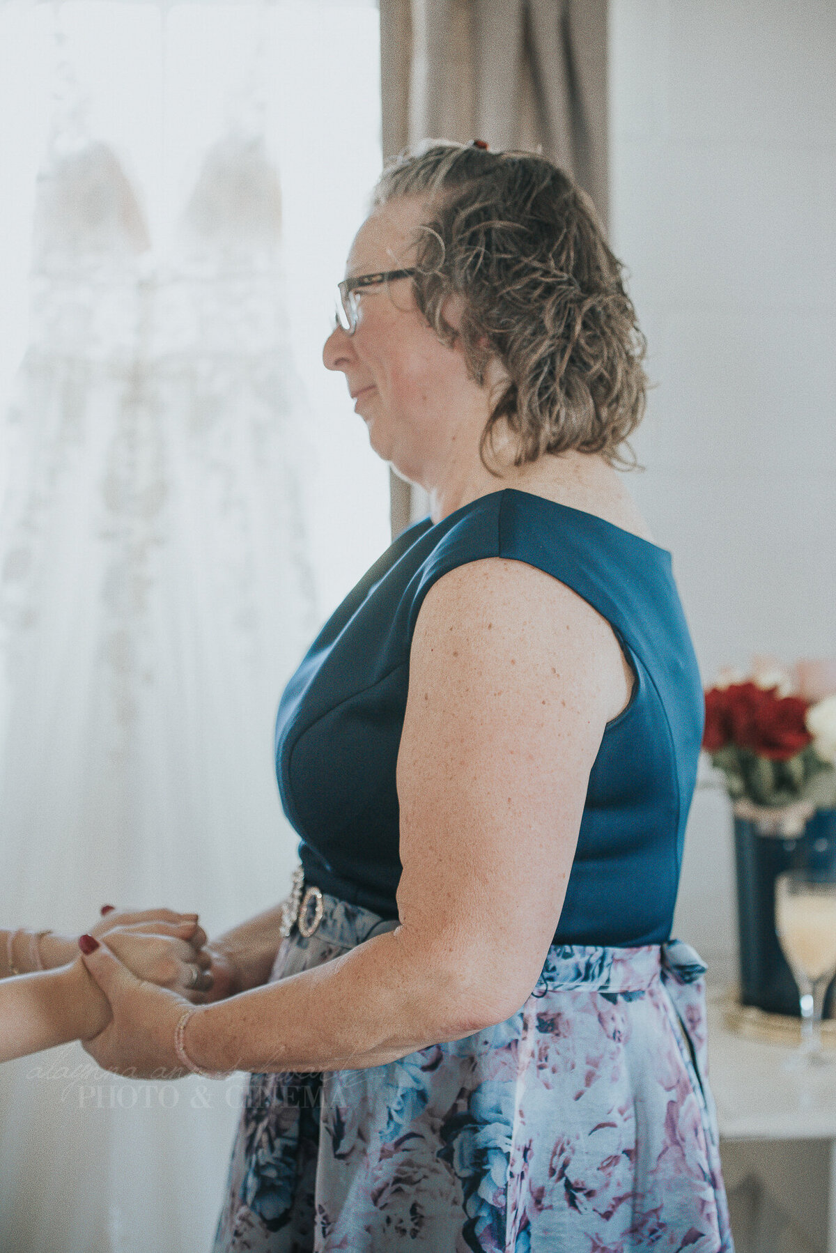 getting ready _ alaynna ann schwartz _ harpors vinyard _ iowa photographer _ playlife photography_0287