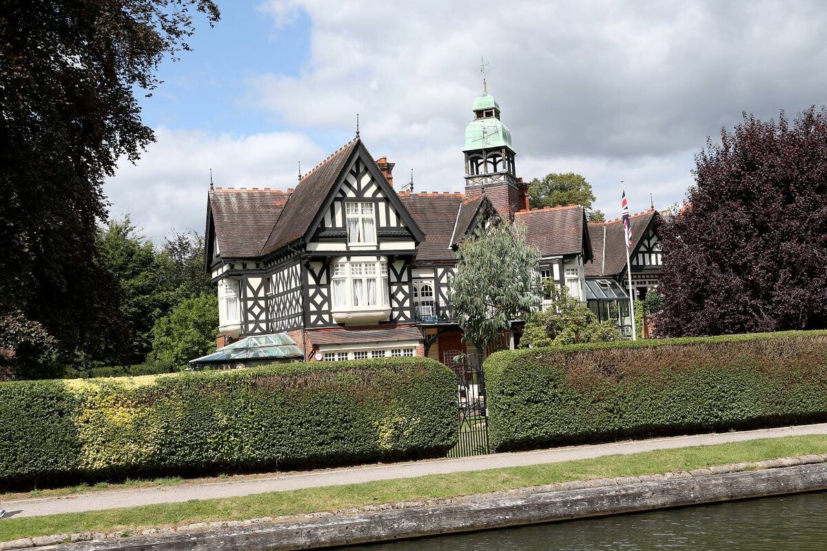 Castle Boat Cliveden094 (1)