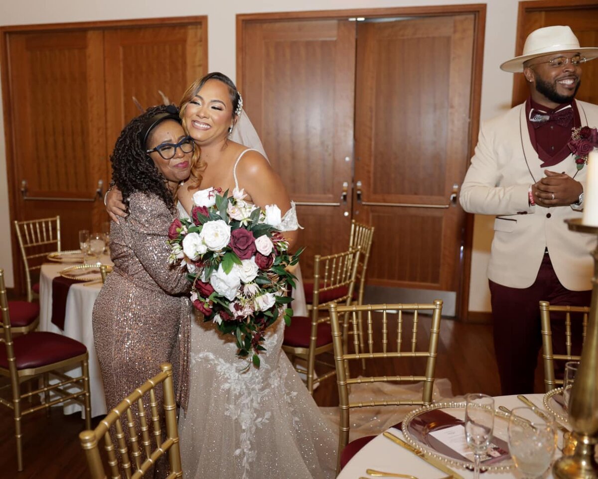 herron-wedding-bride-hug