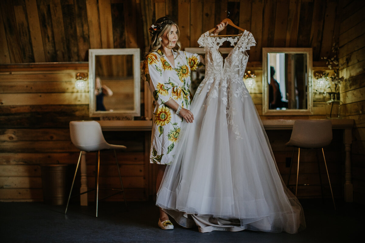 olds-willow-lane-barn-wedding-photographer-1