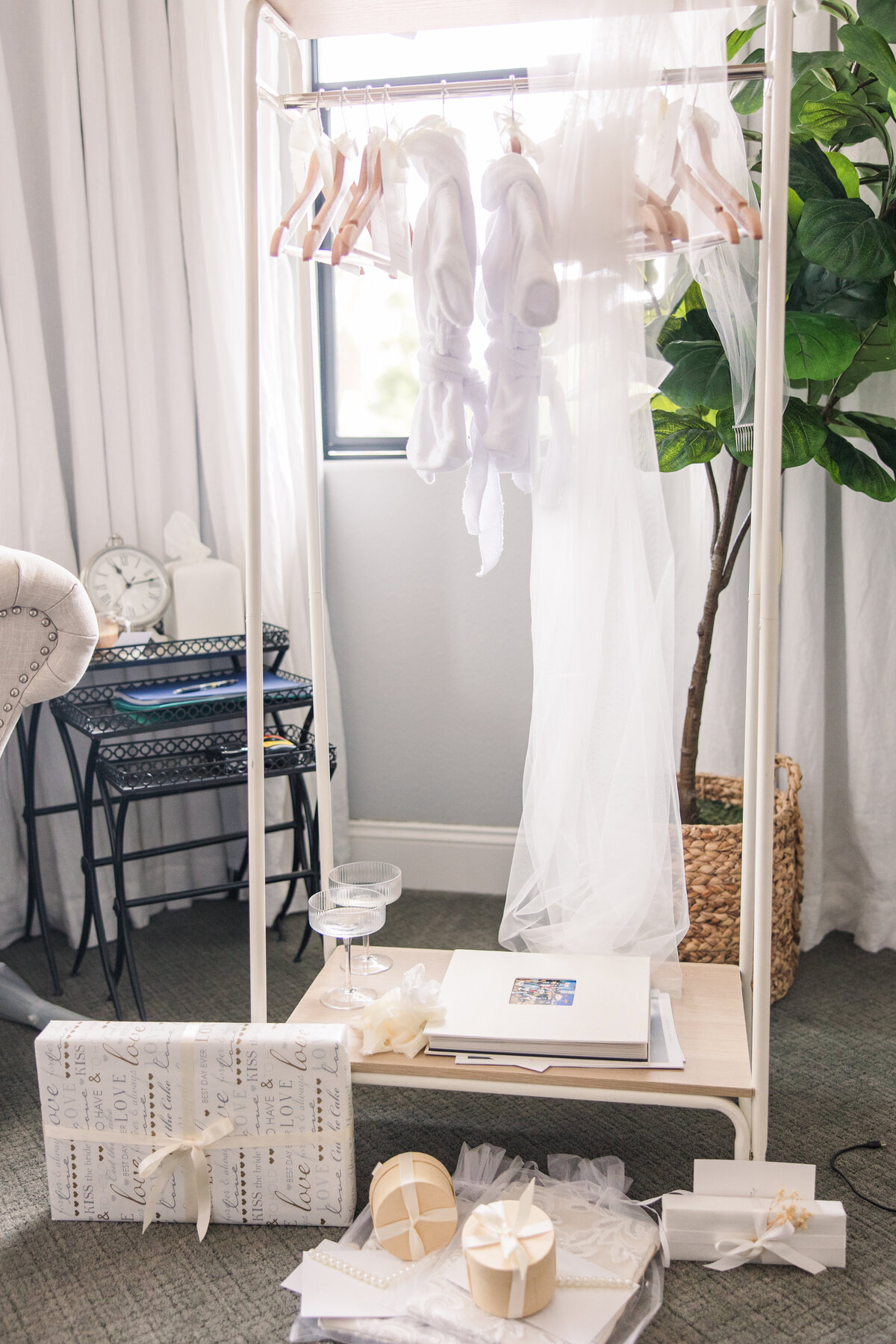 The Estate at Via Las Palmas Palm Springs Light and airy spring wedding southern california wedding venue luxury photography-29