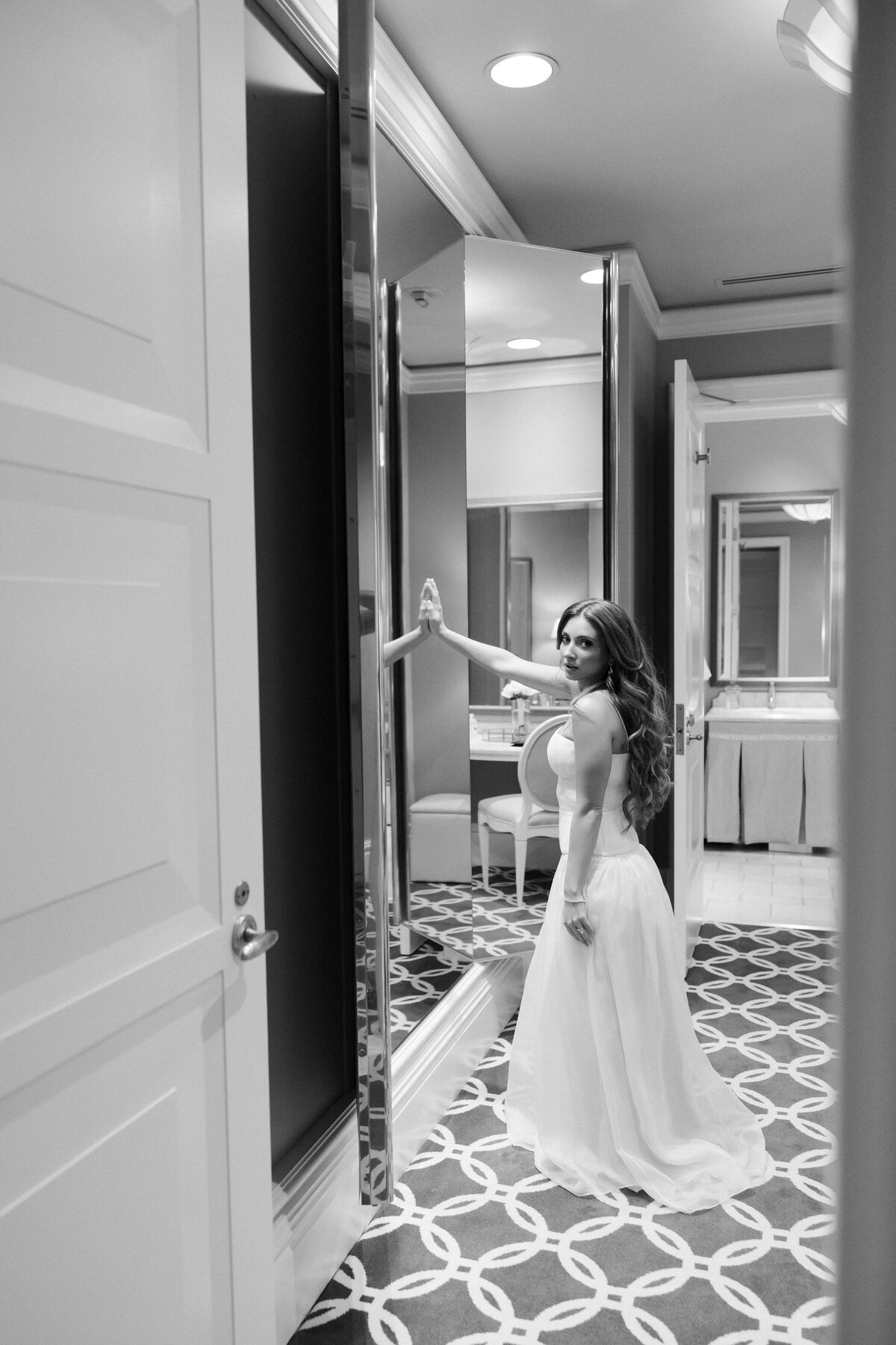 28_riskyexposure_shoshana-kyle_las-vegas-elopement-photography