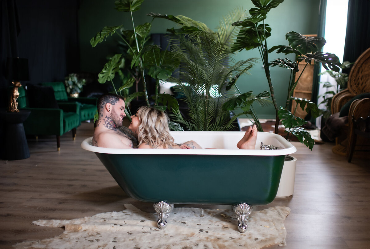 couples_boudoir_saskatoon_bathtub3