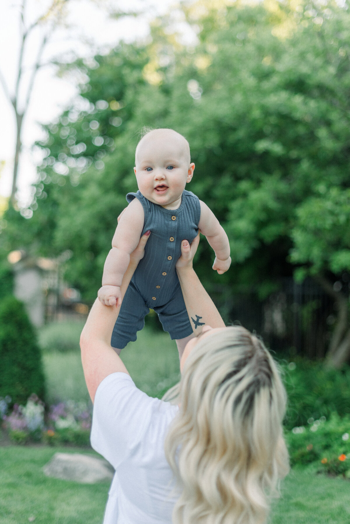 cassie-nichole-ohio-family-photographer-family-session-six-month-milestone-4