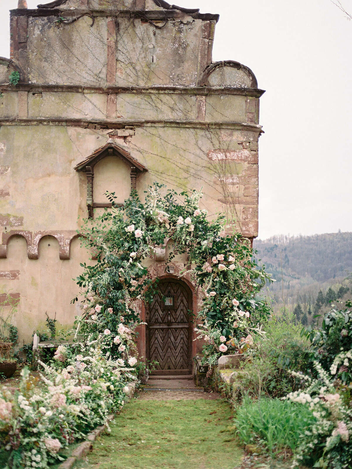 capucineatelierfloral-arche-ceremonie-mariage-Provence