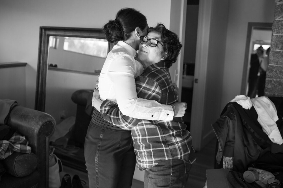 Saltwater-farm-vineyard-ct-LGBTQ-inclusive-same-sex-wedding-photography-3
