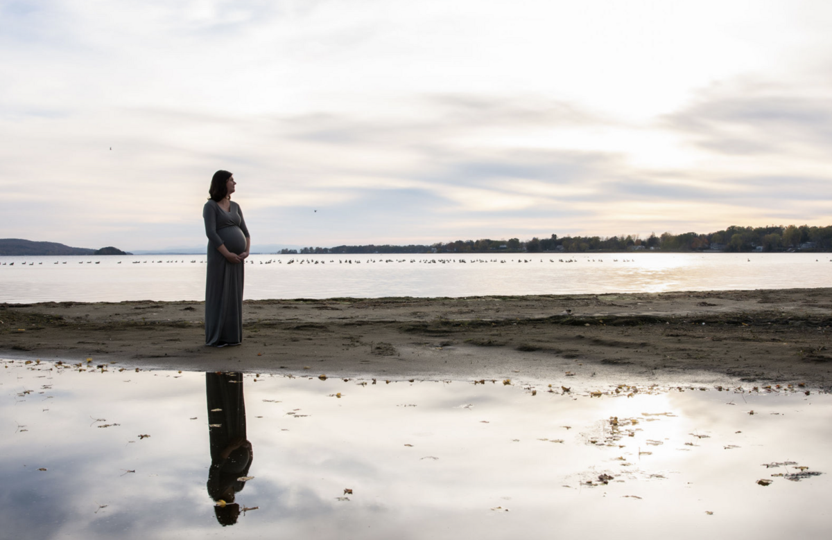 Maternity photos by the water Saint Albans bay