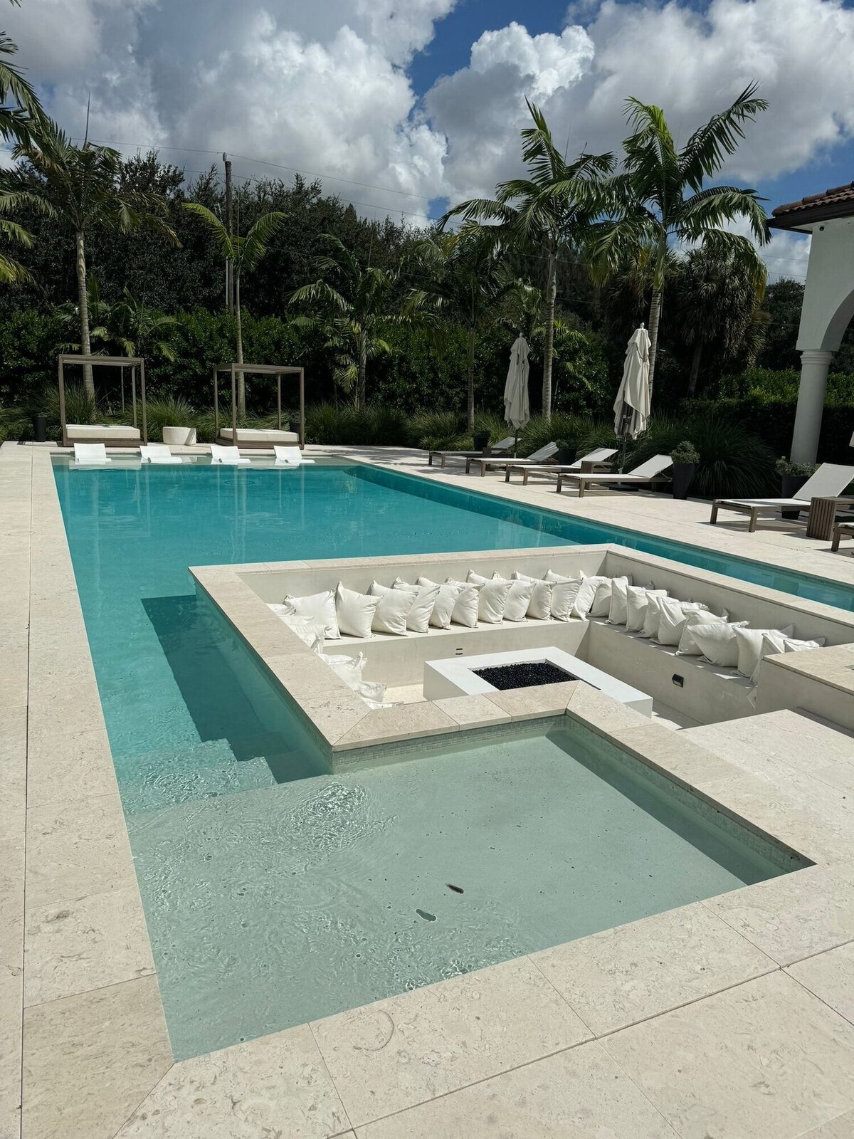 custom-swimming-pool-closeup