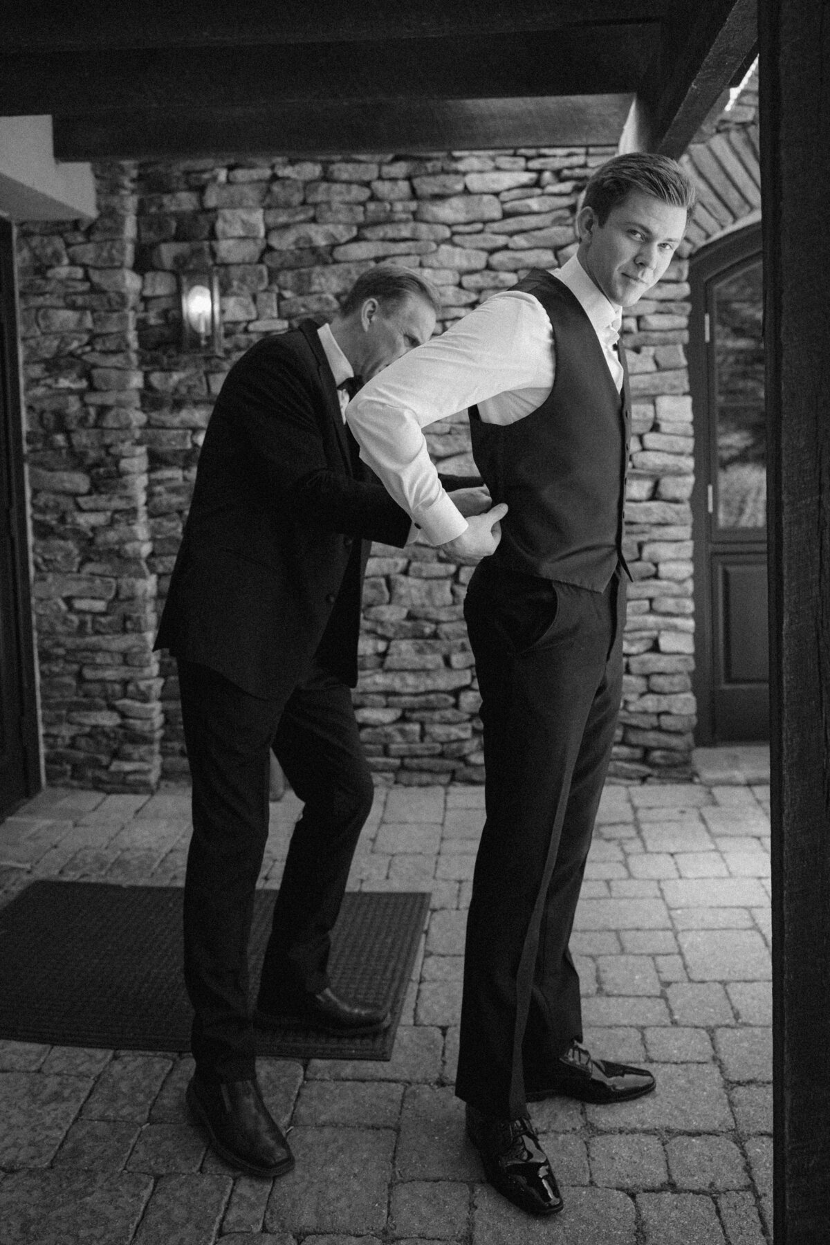 Grace & Ardor Co. East Coast Wedding Engagement Photography Pennsylvania New York City New Jersey Timeless Bold Art Direction Editorial Erin McGeever Lake House Inn-3