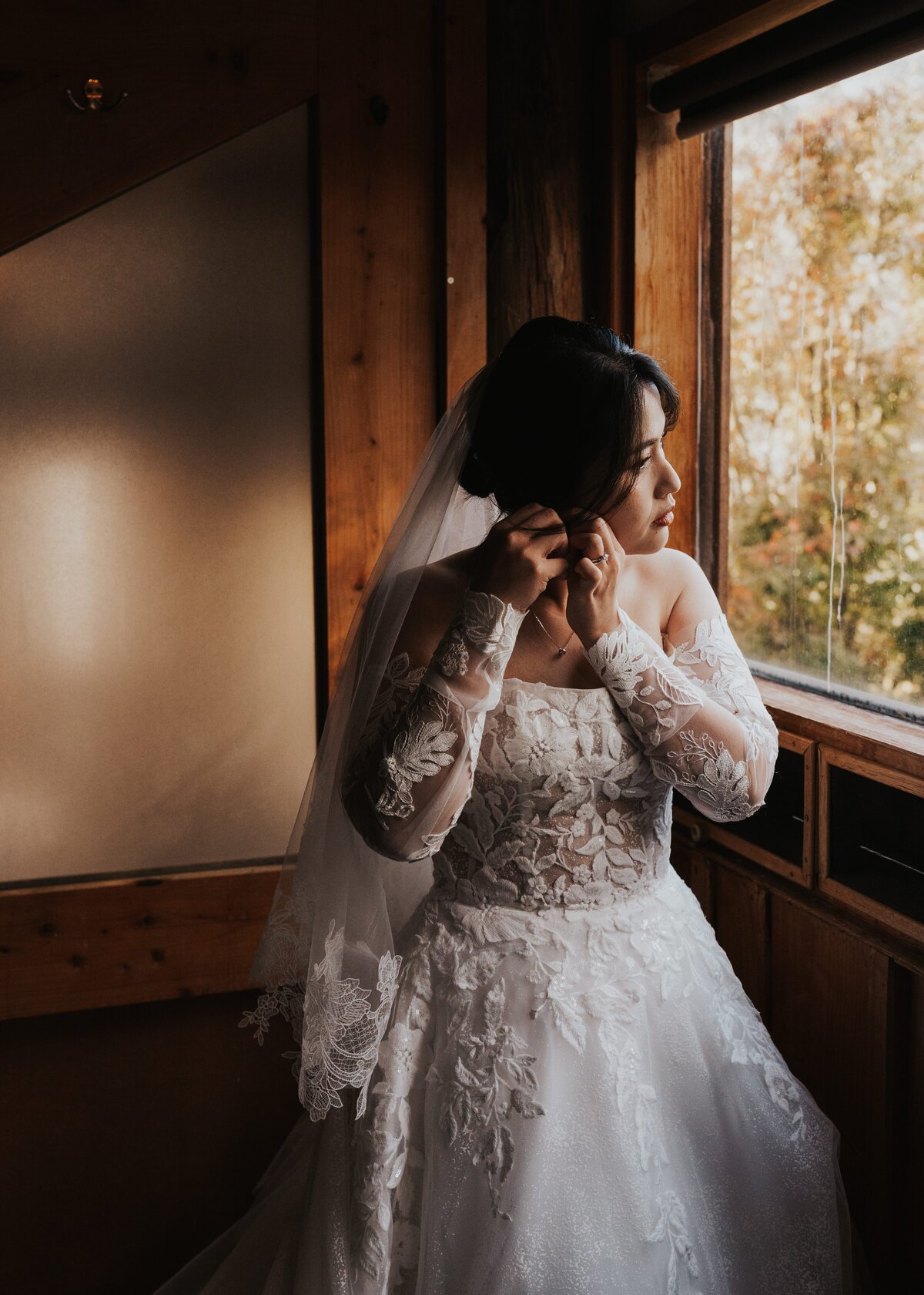 intimate-indoor-elopement-lovewilder1