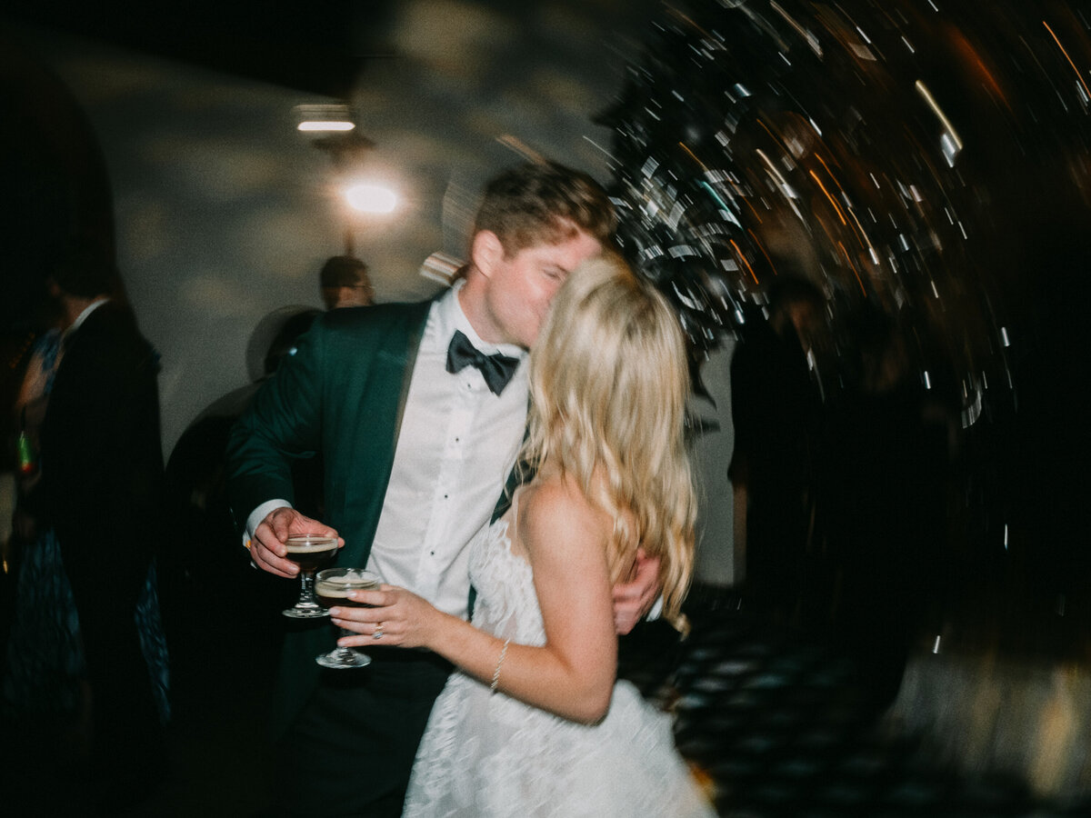 commodore-perry-estate-wedding-bride-groom-dancing