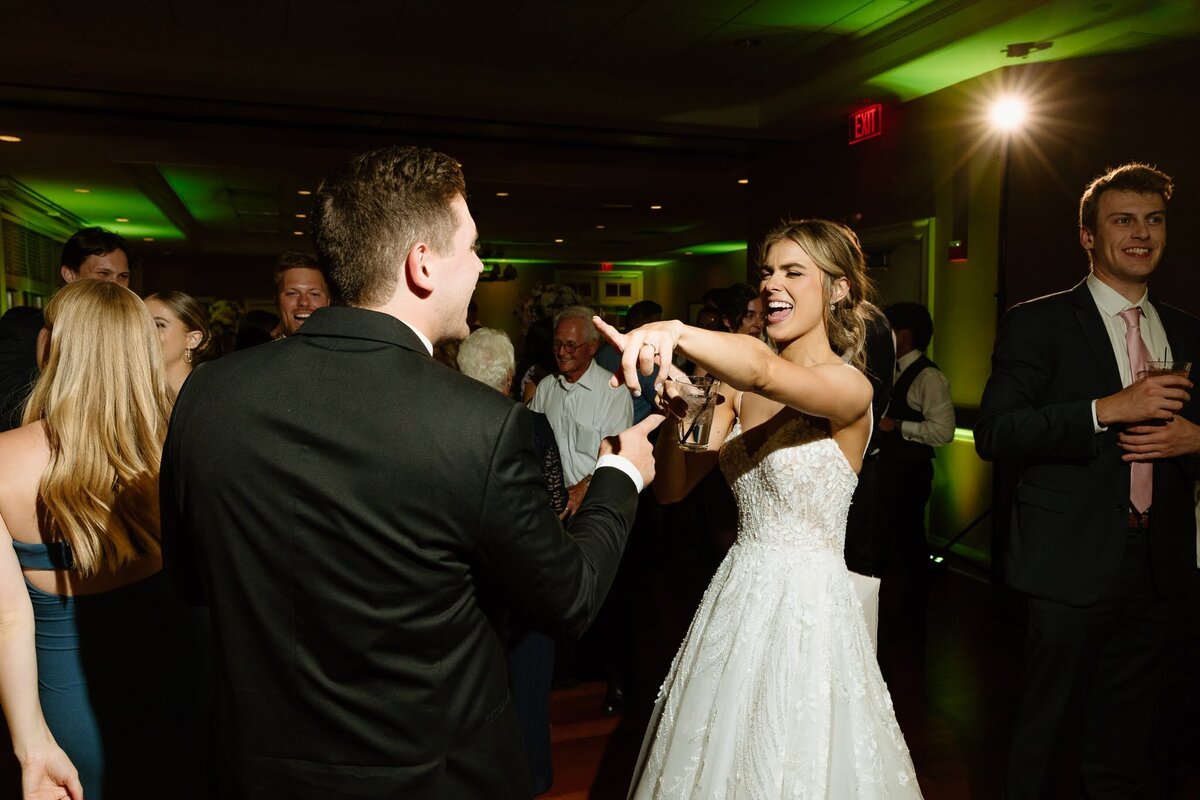 Nichole-Babiez-Photography-arrowhead-gold-course-country-club-summer-wedding-wheaton-geneva-chicago-photographer-illinois-editorial-luxury-destination--92
