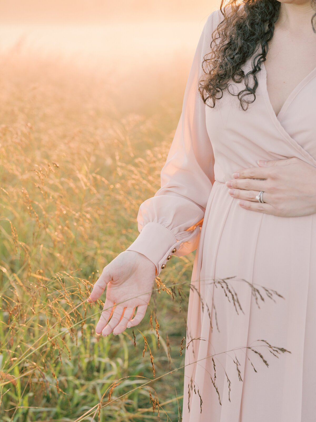 northern virginia maternity photographer golden field photo