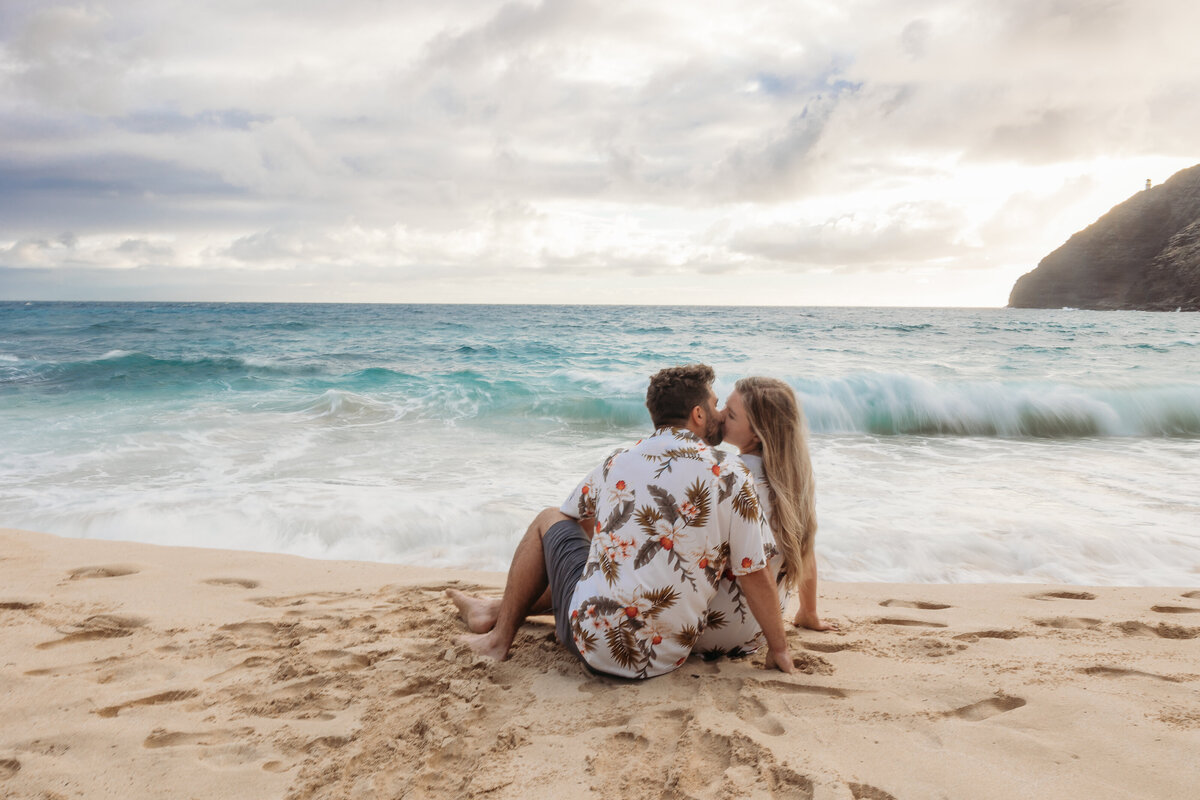 makapuu-beach-engagement-photos-19