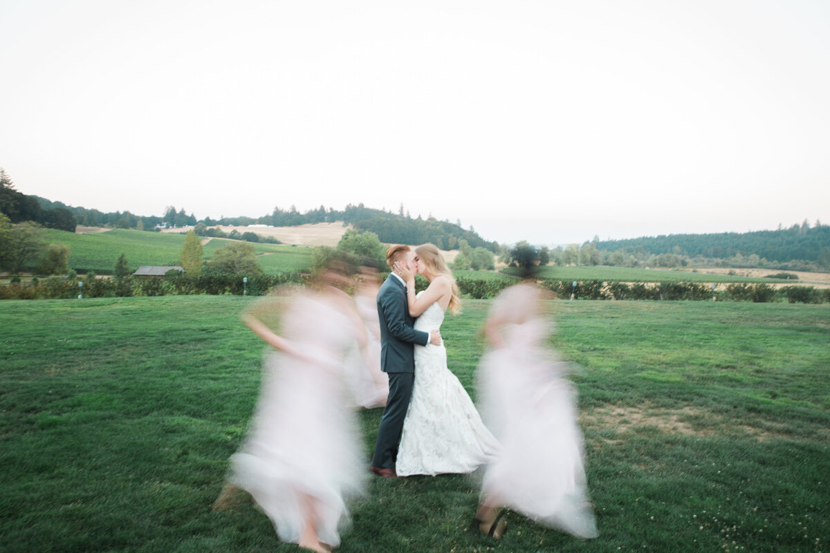 bridal-party-photos-at-zenith-vineyard-2