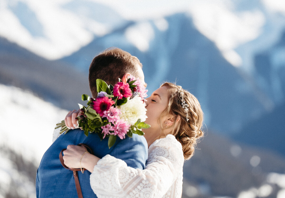 Sam-Murch-Photography-Ouray-Winter-Elopement-with-dog-49