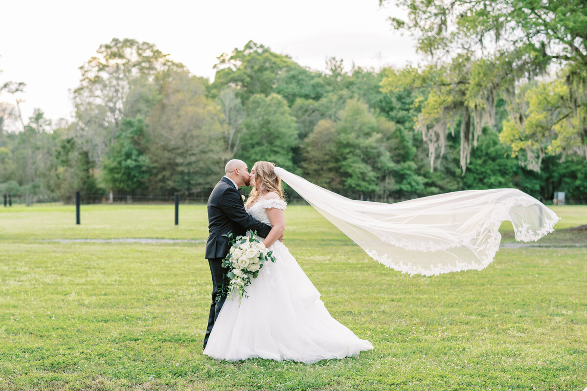 Ashley Dye- Jacksonville Wedding Photographer- Barn At Cottonwood Ranch- JoannaJay-2-22