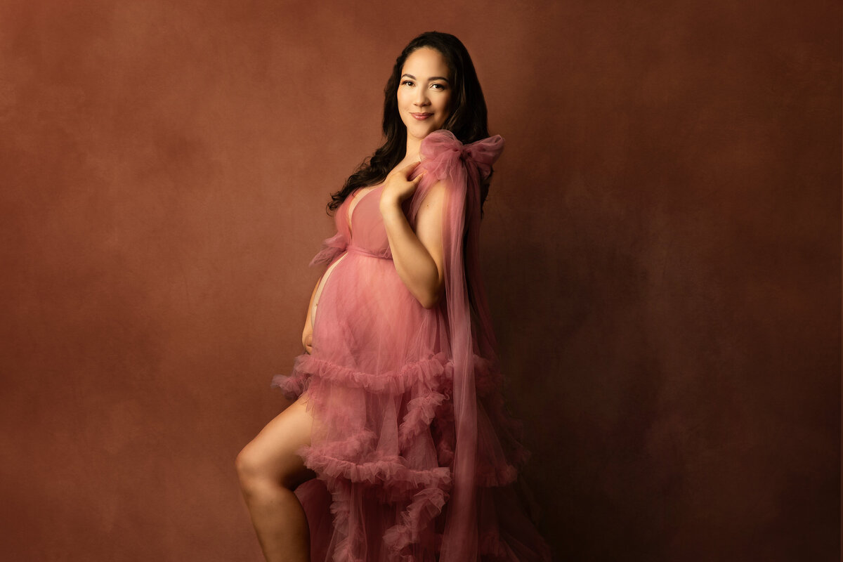Georgetown’s premier maternity photographer, creating timeless portraits that celebrate the beauty of pregnancy. Book your session today!