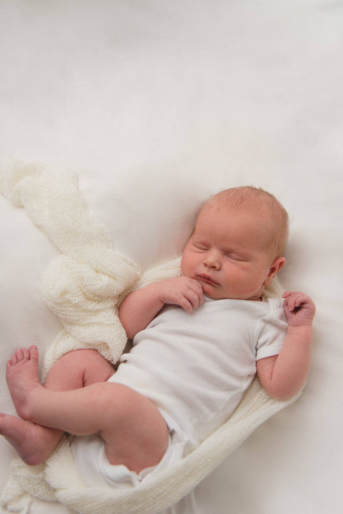 newborn-photo-shoot-cambridge-wisconsin-studio-501