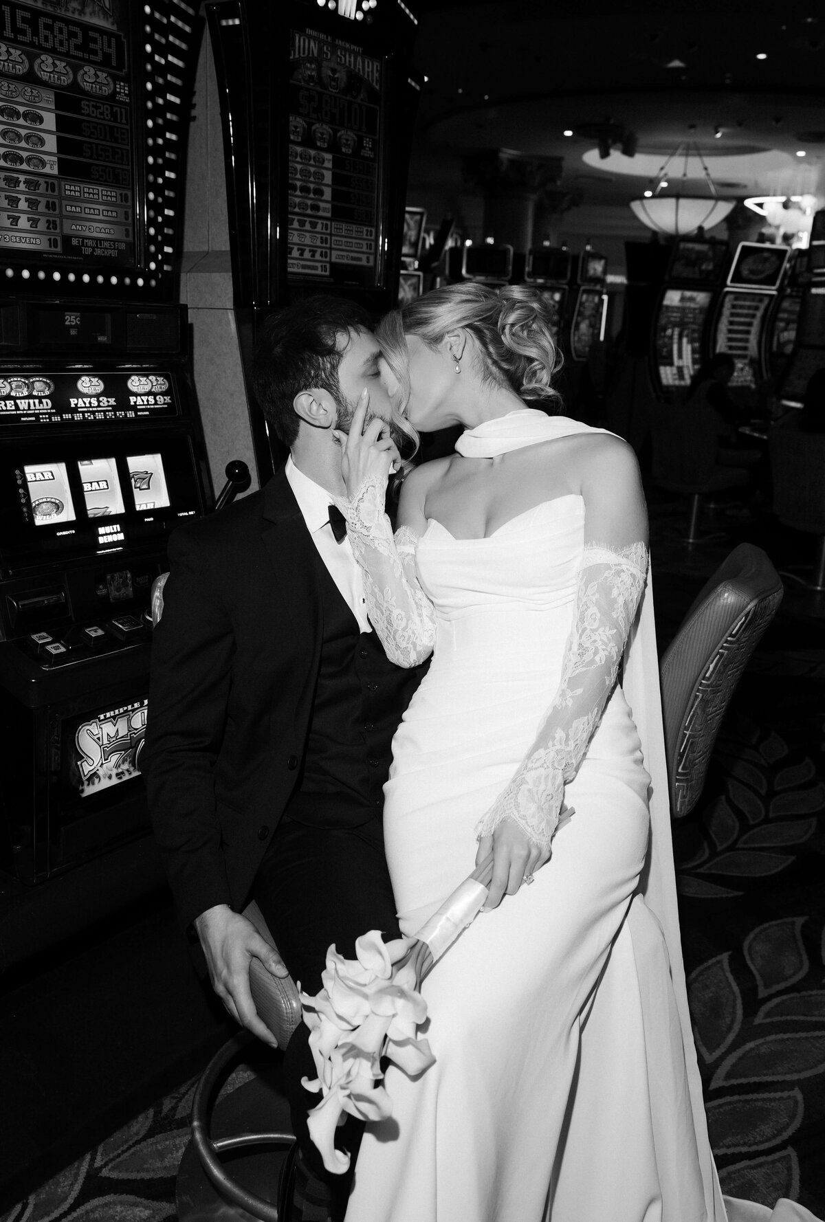 62_riskyexposure_maddie-noah_las-vegas-elopement-photography