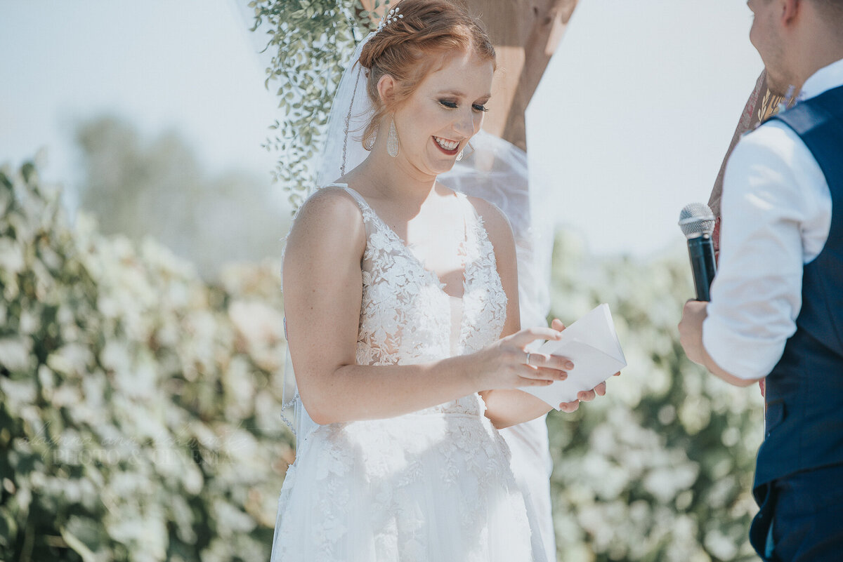 ceremony _ alaynna ann schwartz _ harpors vinyard _ iowa photographer _ playlife photography_0150