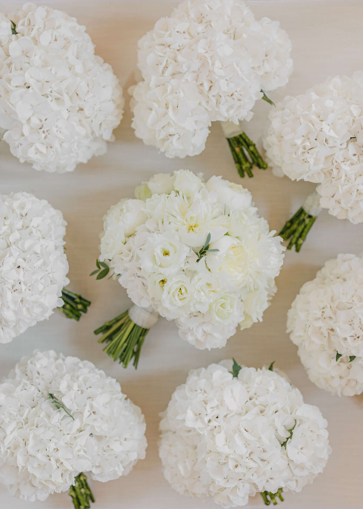 chloe-winstanley-weddings-bridal-boquet-hydrangea-cream-white