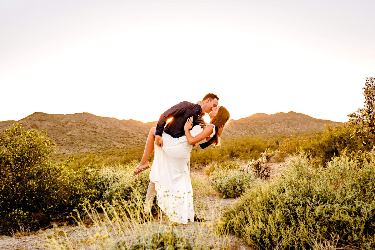 AZ parents doing a dip kiss for family photos