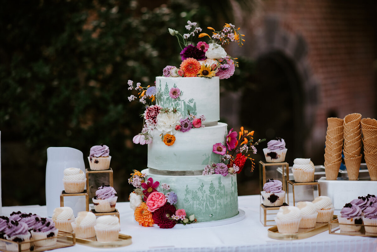 2025 Dannys Zuckerwerke Hochzeitsfotos Hochzeitstorte Hochzeitsfotograf Blumenhalle Jülich Lichtsammlerin Sarah Thelen Fotobox Aachen Köln Düsseldorf.jpg00010