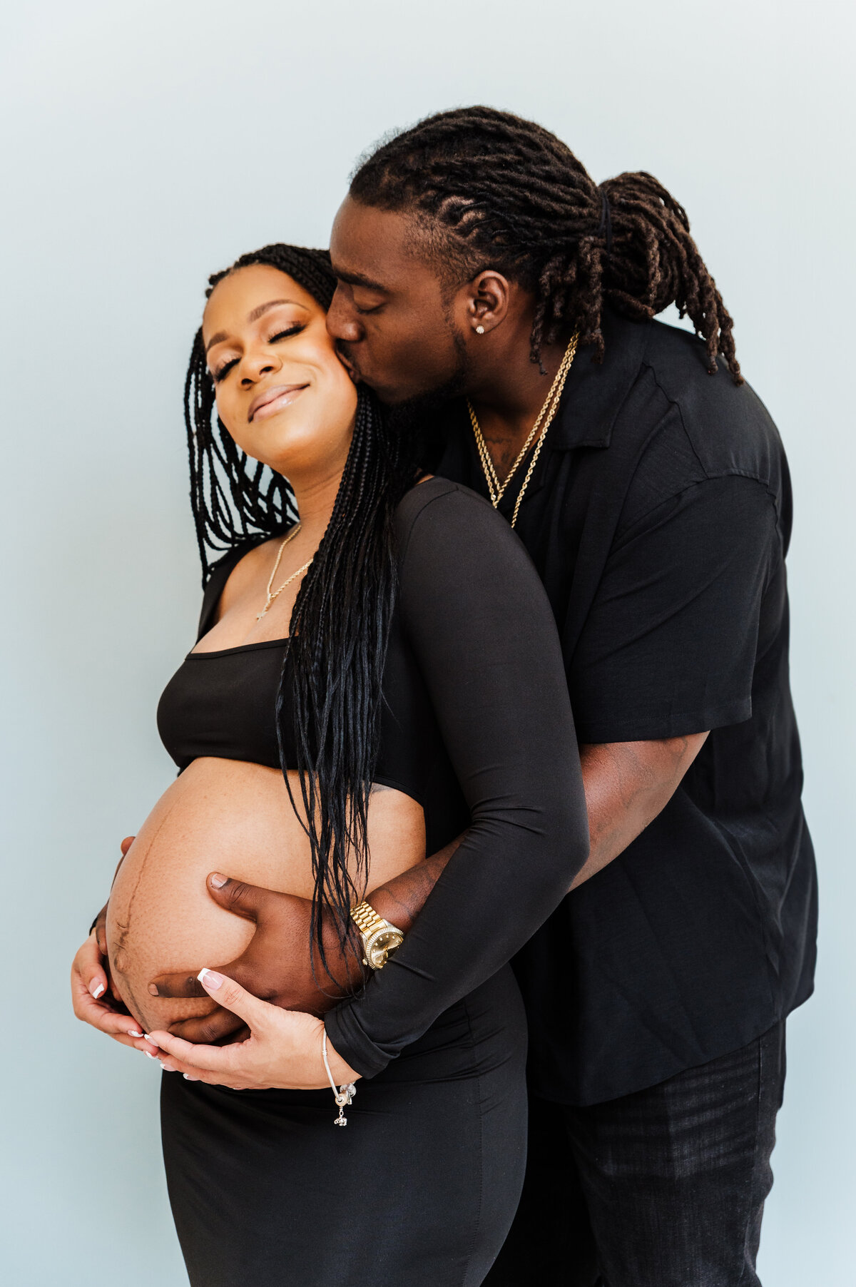 Captivating Maternity Photoshoot Experience at The Lumen Room Studio in Fort Worth