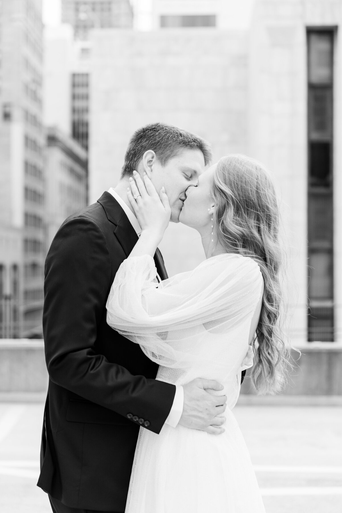 DowntownCincinnatiEnagementSessionPhotography-4
