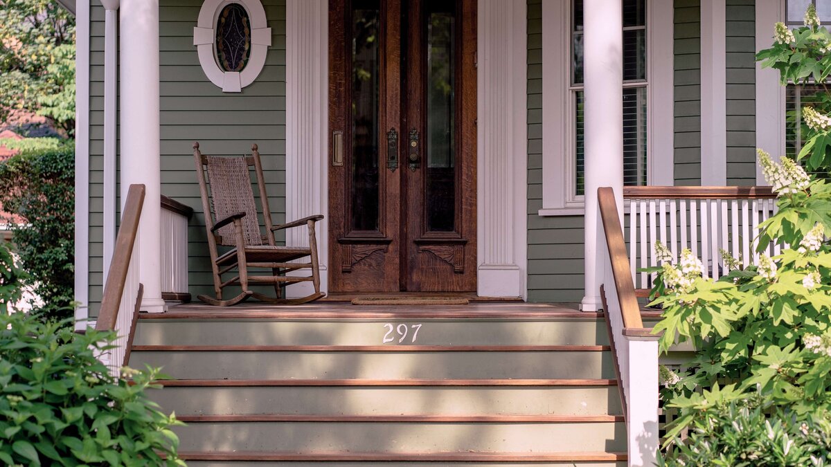 gilmore-front-porch@3x