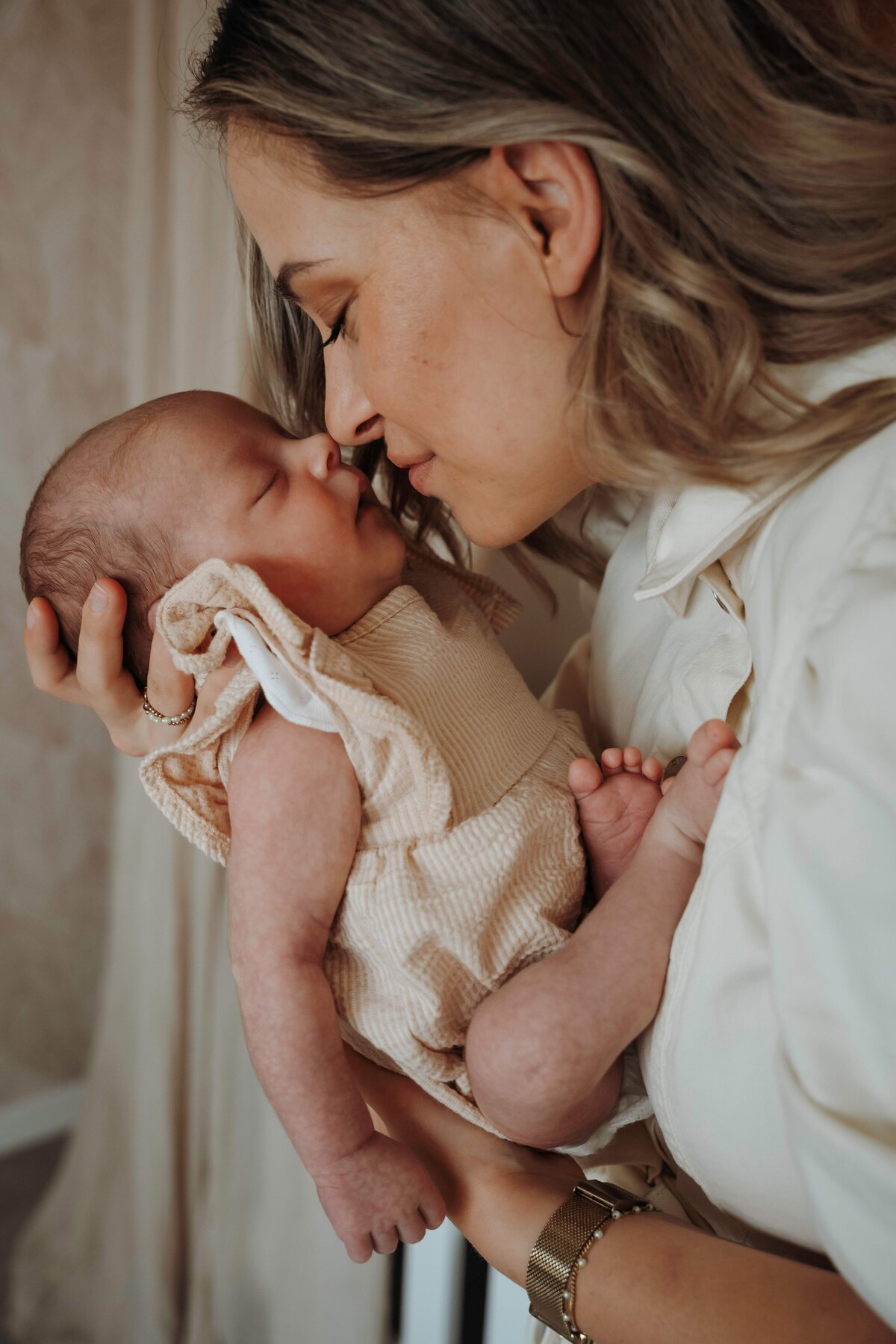 Newborn fotograaf limburg, Newborn fotograaf, Newborn fotograaf haelen, Newborn fotograaf roermond, Newborn fotograaf leudal, Newbornshoot haelen, Newborn shoot leudal, Newborn shoot roermond, Newborn fotografie in de buurt van haelen