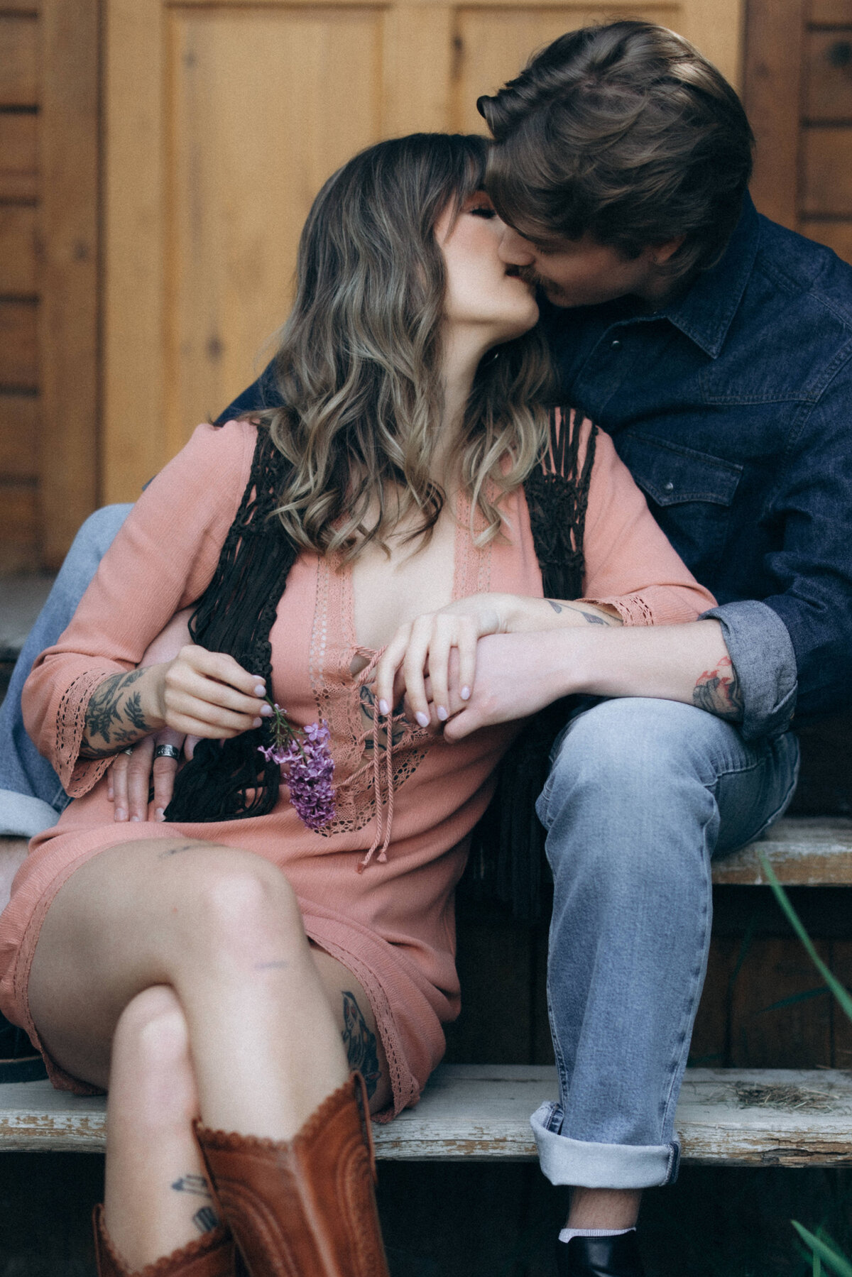 vpc-couples-vintage-cabin-shoot-33
