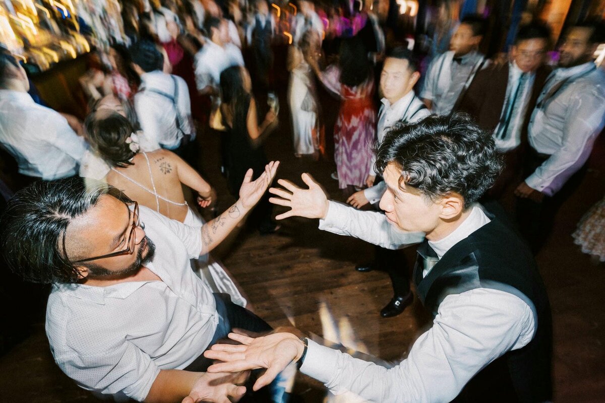W7-Wedding-Photos-Emily-and-Michael-2024-05-26-2500px-1481