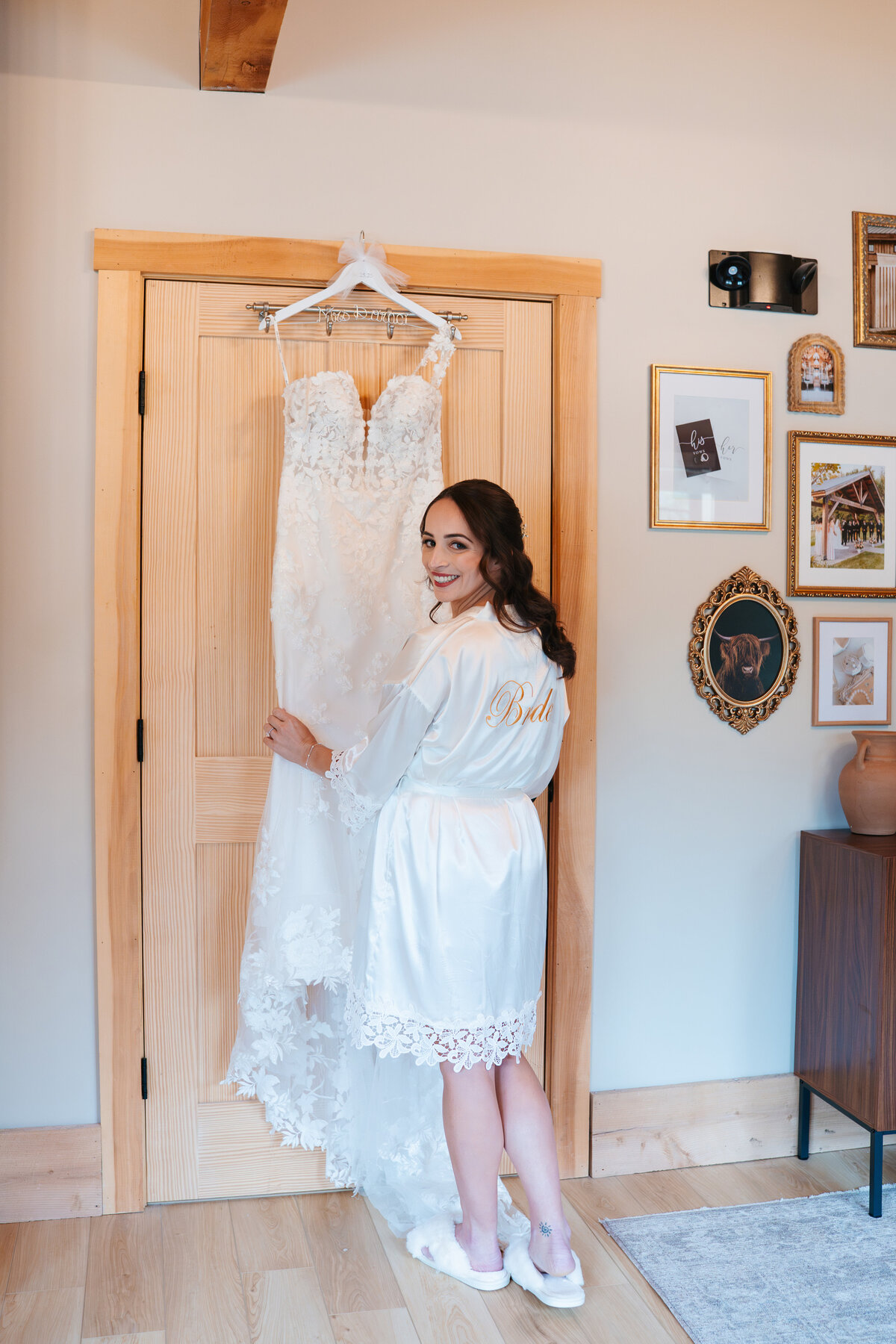 Bride getting ready with her bridesmaids on the morning of her wedding