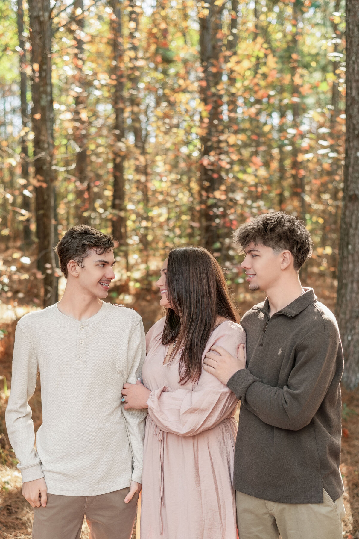 siblings-and-mom-fall-photo-session