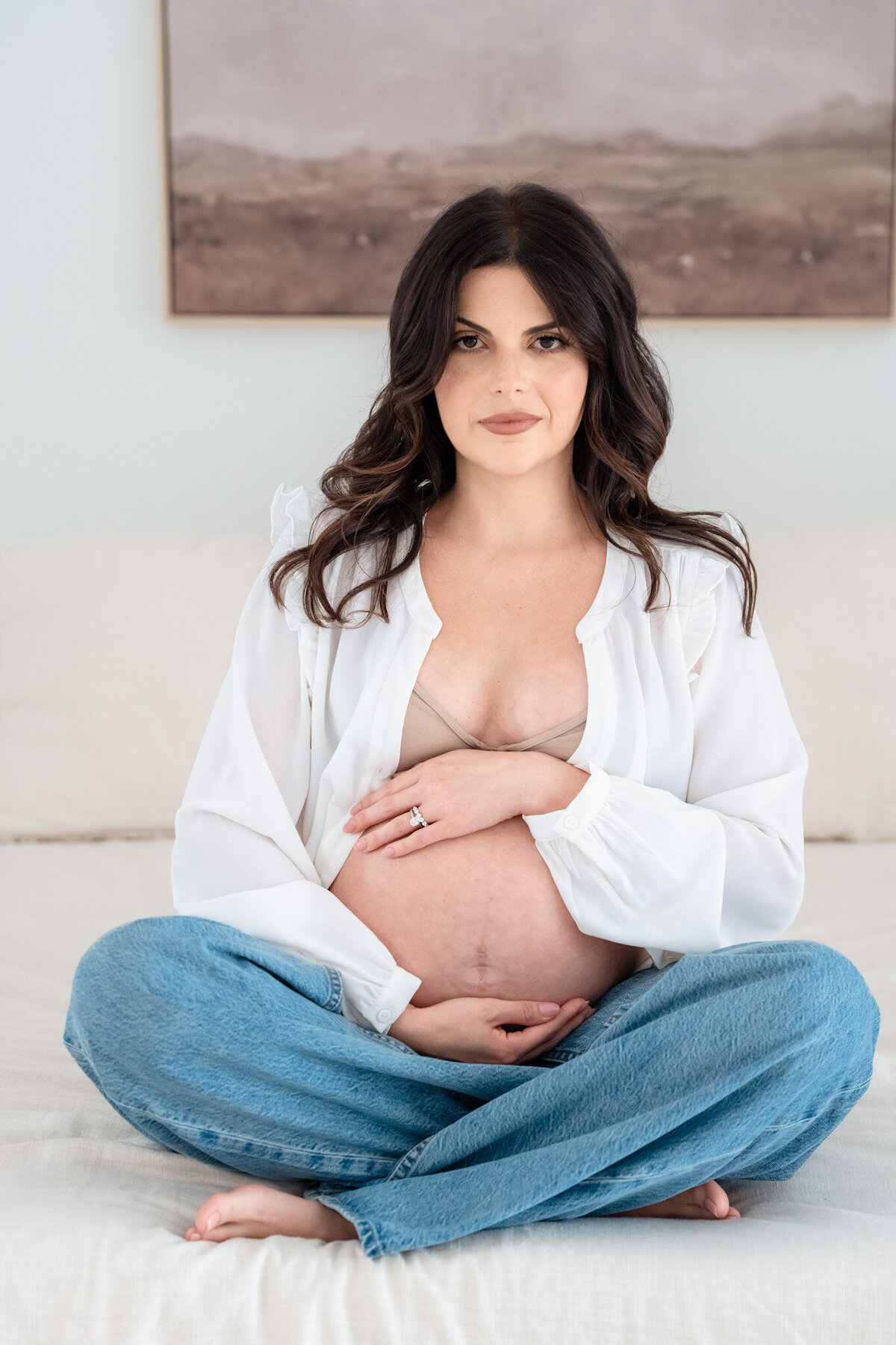 emmiclaire-maternity-mom-smiling-profile-studio