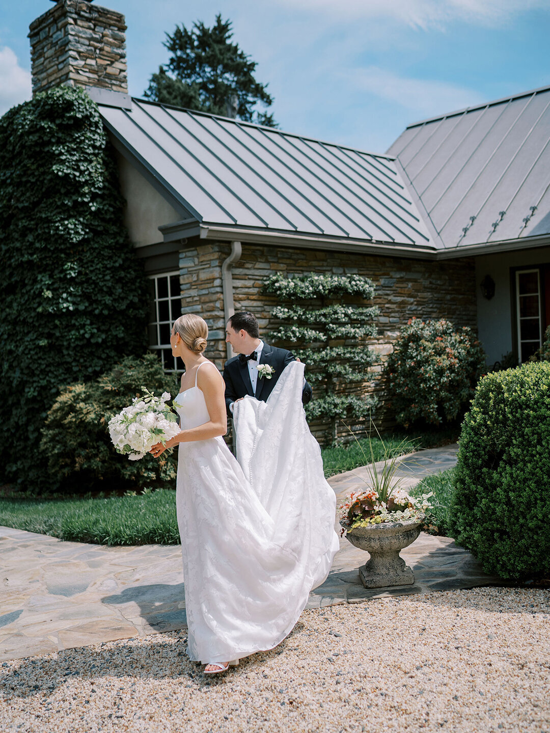 KathleenRob5-3-25GlenstoneGardenVA-VickiGraftonPhotography-257