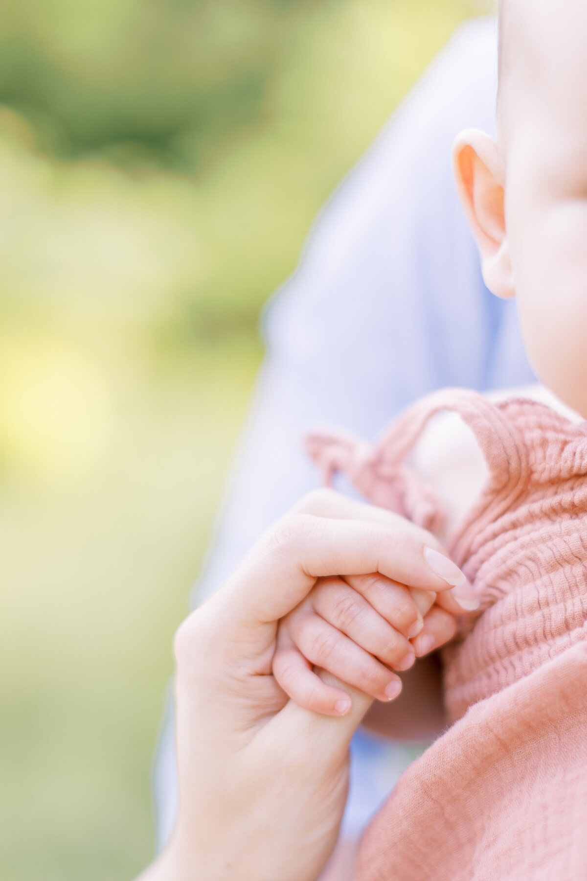 Family portrait session in a Philadelphia park - 15