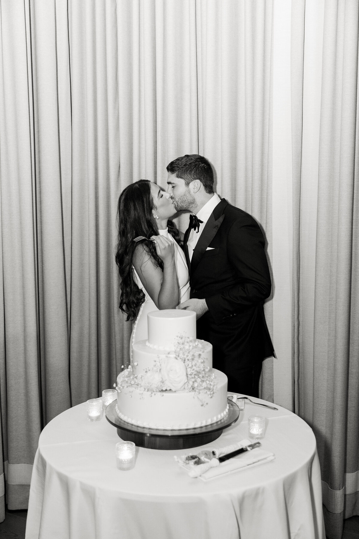 bride and groom wedding cake cutting at pendry natirar