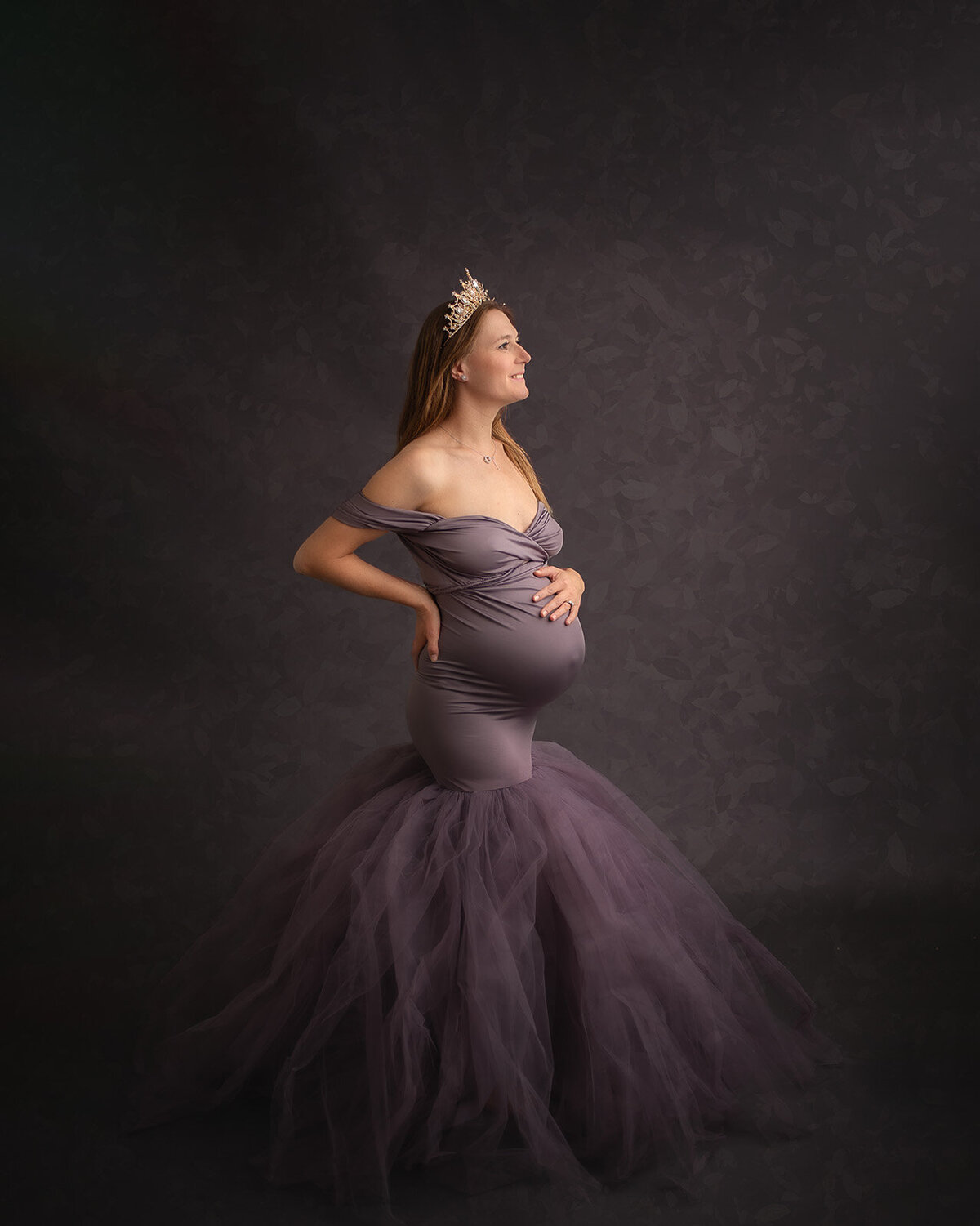 pregnant woman at st. louis maternity session