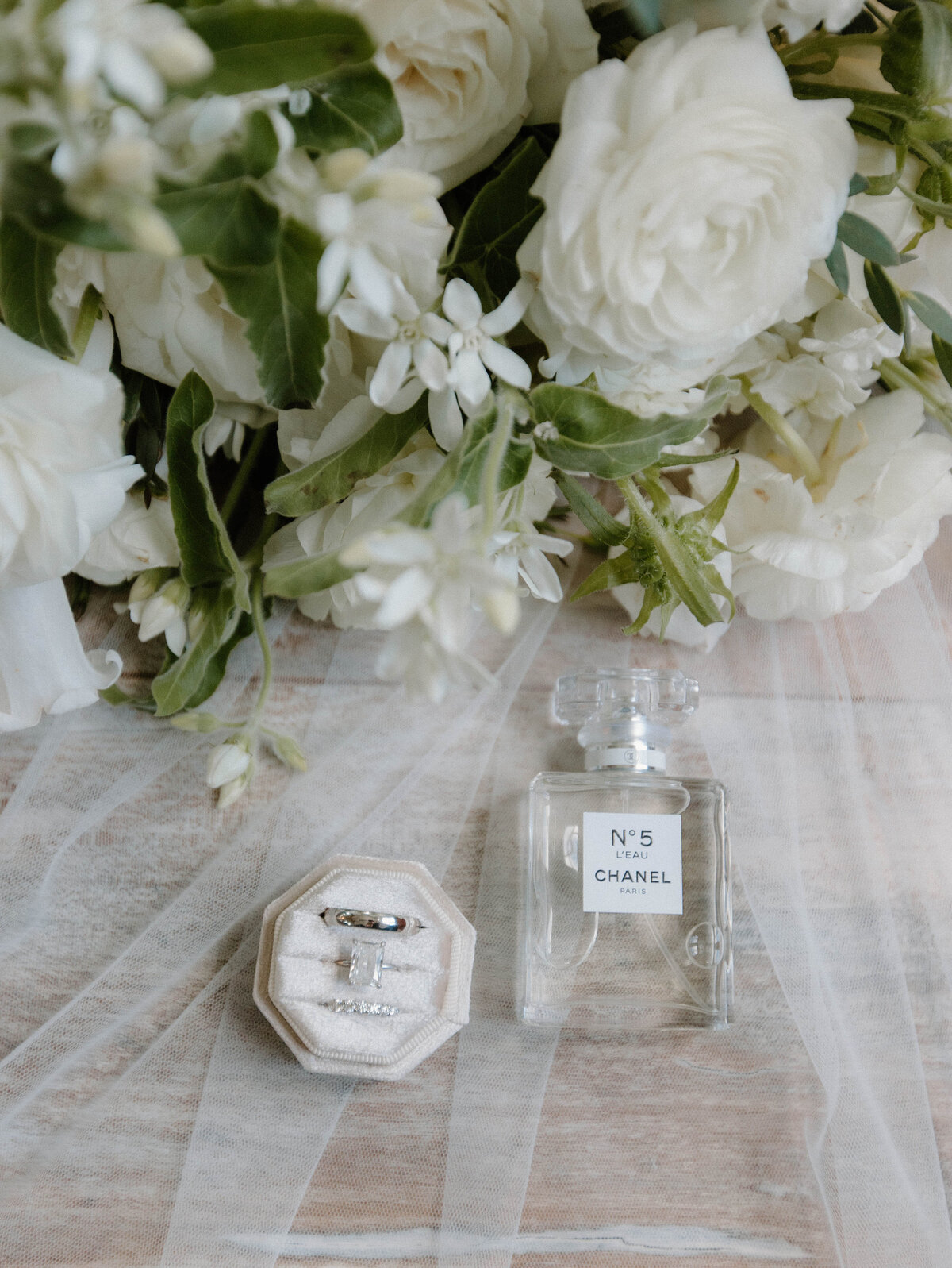 Charis_Lauren_Elegant_Nashville_Wedding_photographer_01111