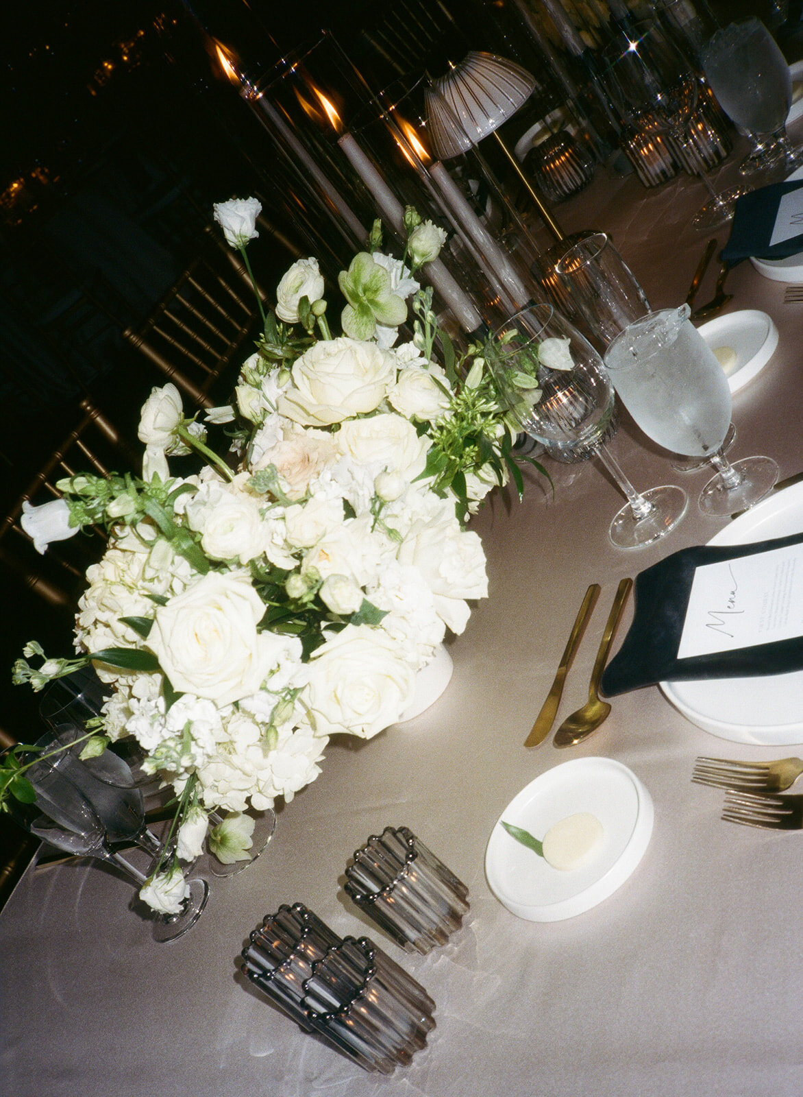 green-and-white-winter-wedding-floralsat-boston-park-plaza