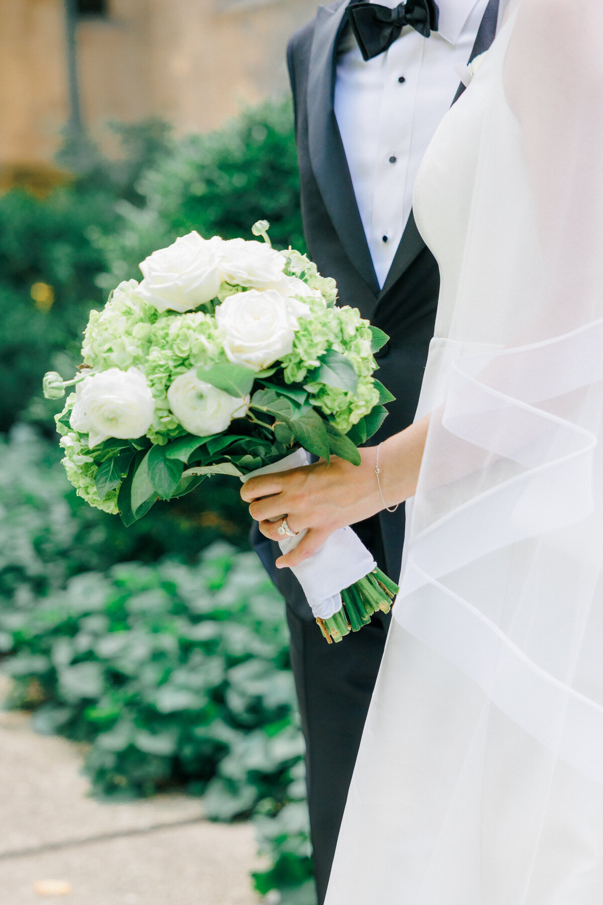 Lexi Benjamin Photography_Reynolds Chicago History Museum Wedding_07.06.24-106